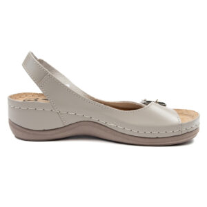 Елегантни дамски сандали в бежов цвят 408/17